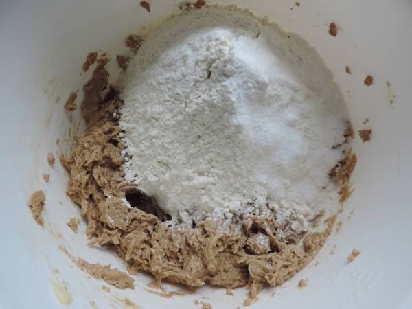 Délicieux cookies aux pépites de chocolat du chef Conticini - Préparation etape 1