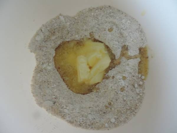 Petit moelleux à la banane, caramel au beurre salé et blancs d'oeufs - Préparation etape 1