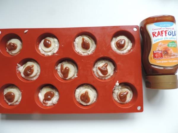 Petit moelleux à la banane, caramel au beurre salé et blancs d'oeufs - Préparation etape 3