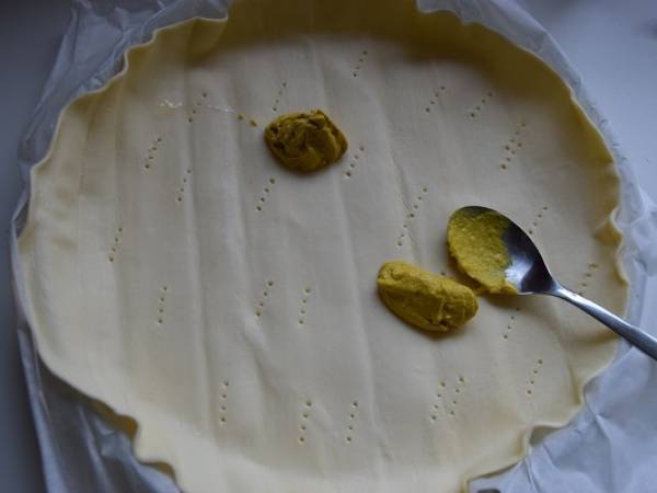 Tarte au chou-fleur et tomate garnie de magret de canard fumé - Préparation etape 1