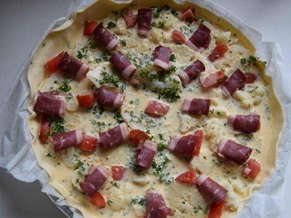 Tarte au chou-fleur et tomate garnie de magret de canard fumé - Préparation etape 3