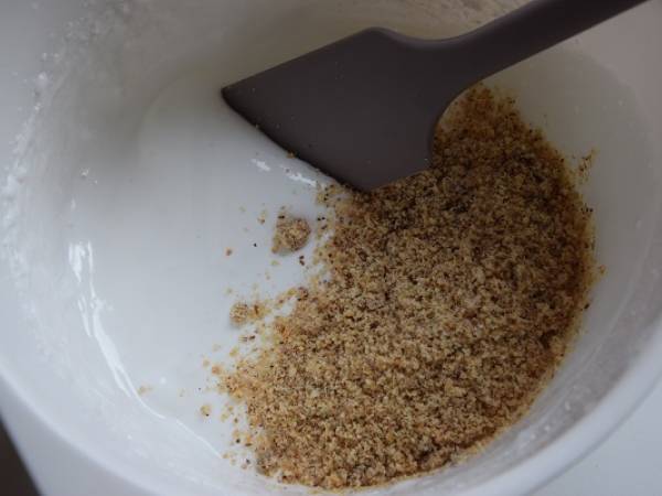 Amaretti aux noisettes et confiture de clémentine, sans farine et sans beurre - Préparation etape 1