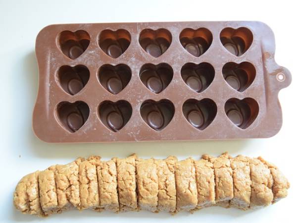 Praline croustillante au chocolat blanc, gavotte et confiture de lait - Préparation etape 3