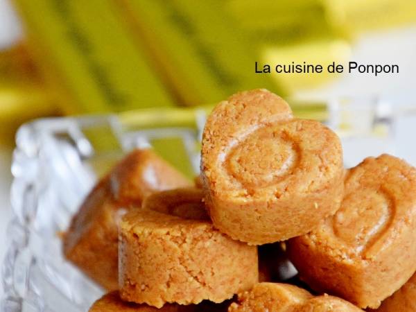 Praline croustillante au chocolat blanc, gavotte et confiture de lait - Préparation etape 4