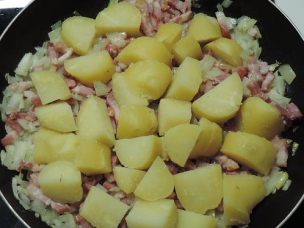 Salade au lard et pissenlit, spécialité ardennaise - Préparation etape 1