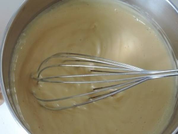 Crème brûlée au caramel au beurre salé Raffolé comme une crème catalane - Préparation etape 1