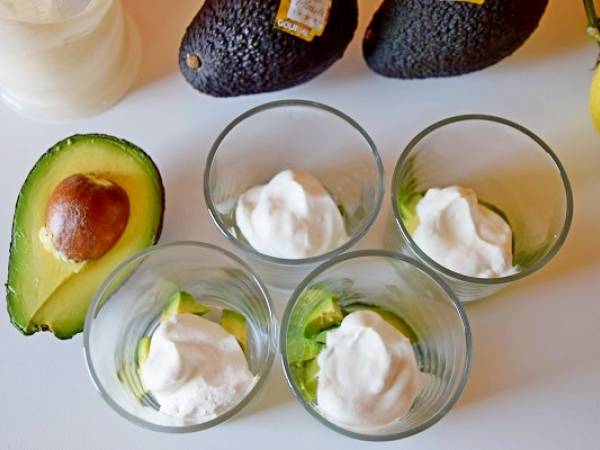 Verrine avocat Petit Plaisir, saumon fumé et tomate - Préparation etape 1