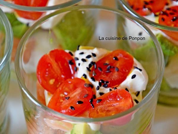 Verrine avocat Petit Plaisir, saumon fumé et tomate - Préparation etape 3