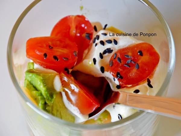 Verrine avocat Petit Plaisir, saumon fumé et tomate - Préparation etape 4