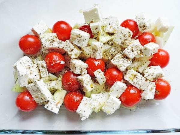 Tomates rôties à la feta et aux petites sardines - Préparation etape 1