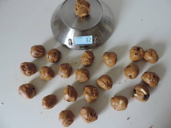 Biscuit au chocolat blanc, baies de goji et cranberries - Préparation etape 3