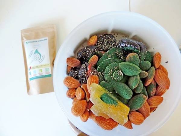 Boule d'énergie aux pruneaux, goji, chia, gingembre et spiruline, vegan - Préparation etape 1