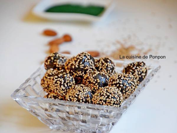 Boule d'énergie aux pruneaux, goji, chia, gingembre et spiruline, vegan - Préparation etape 3