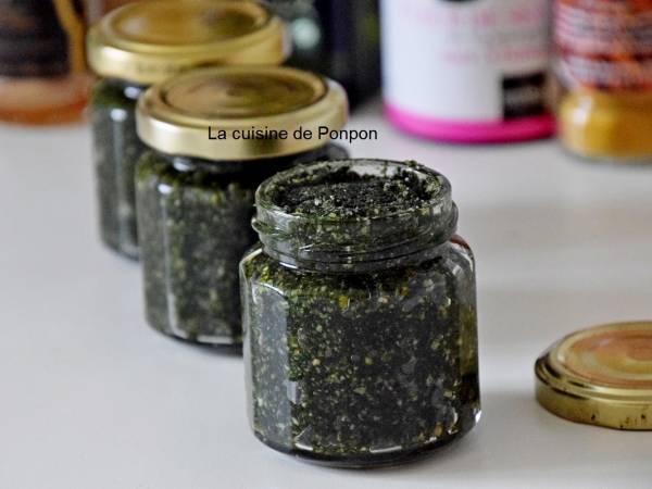 Pesto aux orties sans cuisson, végétarien - Préparation etape 3
