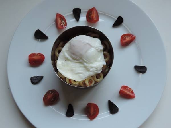 Pâtes au pesto de tomates, oeuf poché et ail noir - Préparation etape 3