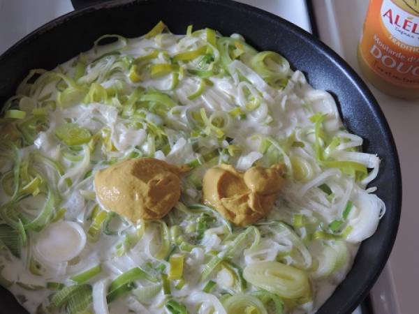 Tarte à la crème de poireaux et moutarde - Préparation etape 1