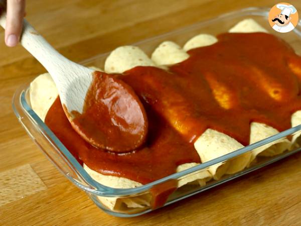 Enchiladas au poulet et sauce tomate piquante - Préparation etape 6