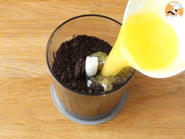 Tarte Oreo et chocolat sans cuisson - Préparation etape 1