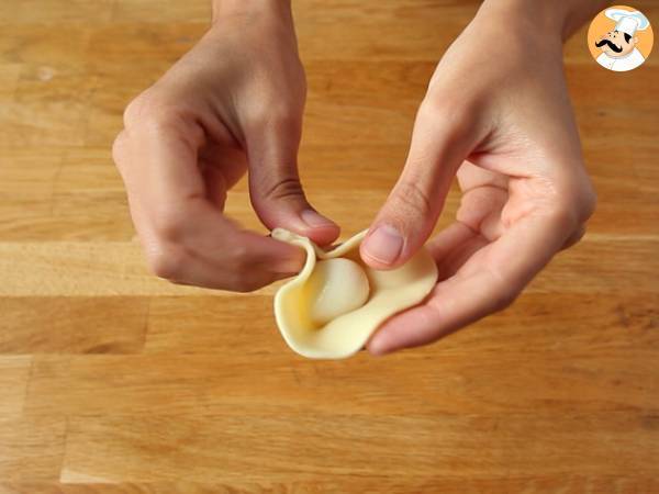 Couronne pizza garnie de mozzarella - Préparation etape 3