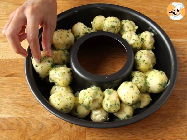 Couronne pizza garnie de mozzarella - Préparation etape 5