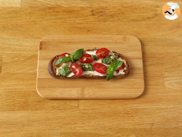 Tartines fromage frais, pesto et tomates cerises - Préparation etape 5