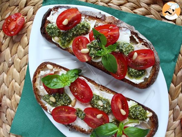 Tartines fromage frais, pesto et tomates cerises - Préparation etape 6