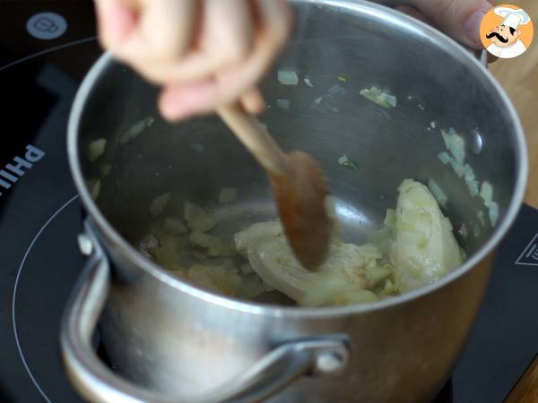 One pot pasta épinards chèvre et poulet - Préparation etape 1