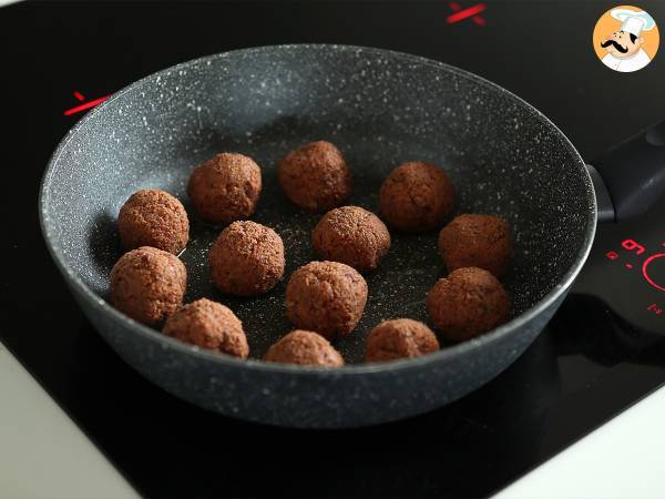 Boulettes végétariennes de seitan à la sauce tomate - Préparation etape 4