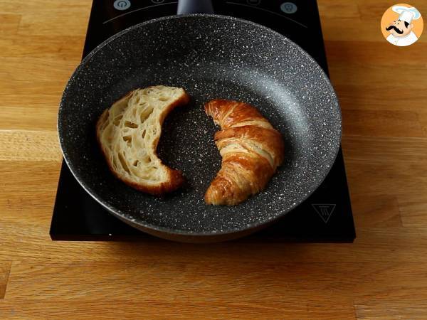 Sandwich croissant à la raclette pour un brunch gourmand réussi! - Préparation etape 3