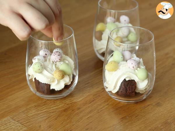 Verrines de Pâques au brownie et à la chantilly - Préparation etape 5