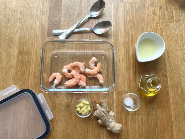 Salade de riz aux crevettes, courgettes et gingembre - Préparation etape 2
