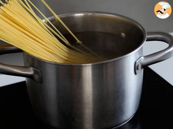 Pâtes spaghetti aux tomates et crevettes : la recette ultra facile qui plaira à tous - Préparation etape 4