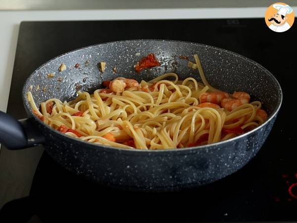 Pâtes spaghetti aux tomates et crevettes : la recette ultra facile qui plaira à tous - Préparation etape 5