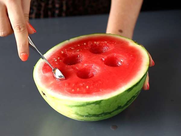 Frosé à la pastèque : le cocktail granité super rafraichissant avec du rosé ! - Préparation etape 1