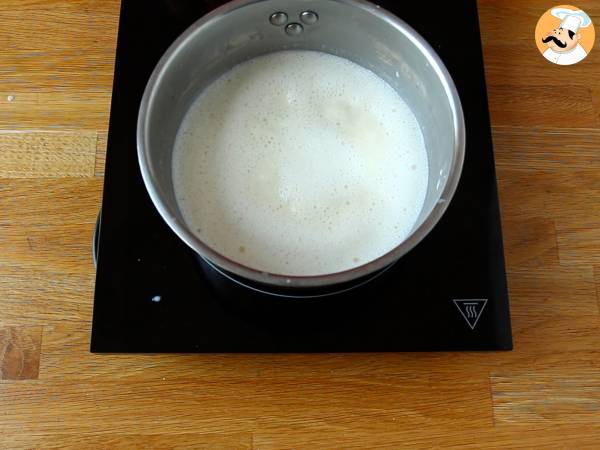 Panna cotta à la vanille, la recette basique pour préparer ce dessert à la maison - Préparation etape 2