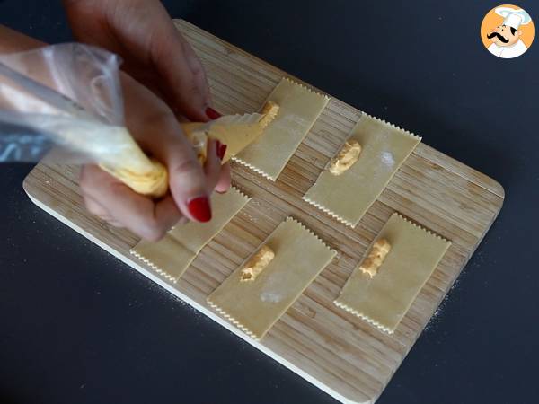 Caramelle, les ravioli en forme de bonbons, farce au potiron et à la ricotta - Préparation etape 10