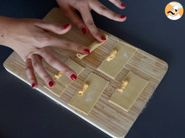 Caramelle, les ravioli en forme de bonbons, farce au potiron et à la ricotta - Préparation etape 11