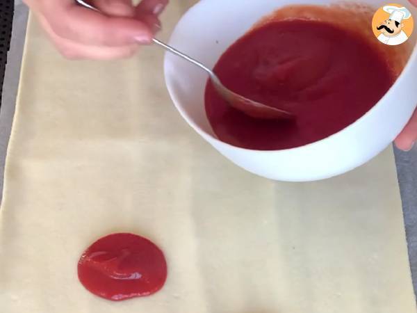 Maxi torsades feuilletées (tomate, jambon, mozzarella, persil) - Préparation etape 1