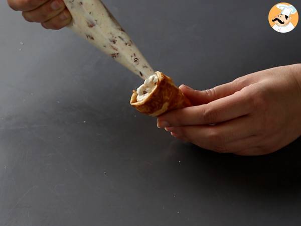 Carottes feuilletées trop mignonnes pour l'apéro de Pâques: fromage de chèvre et tomates séchées - Préparation etape 6