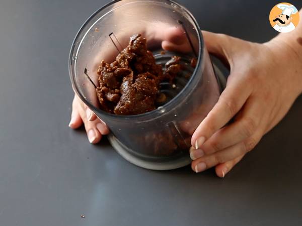Energy balls aux dattes avec un cœur coulant au beurre de cacahuète - Préparation etape 3