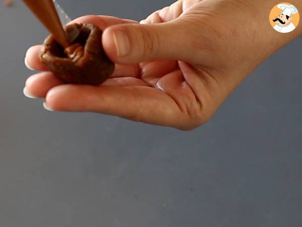 Energy balls aux dattes avec un cœur coulant au beurre de cacahuète - Préparation etape 4