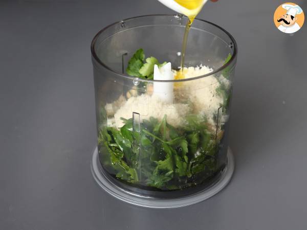 Pesto de persil et cacahuètes, une explosion de saveurs - Préparation etape 2