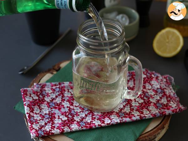 Spritz Hugo au sirop de fleur de sureau, un cocktail frais et doux - Préparation etape 2