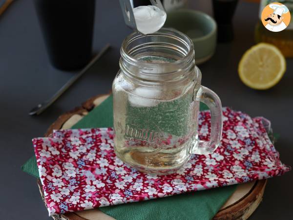 Spritz Hugo au sirop de fleur de sureau, un cocktail frais et doux - Préparation etape 3