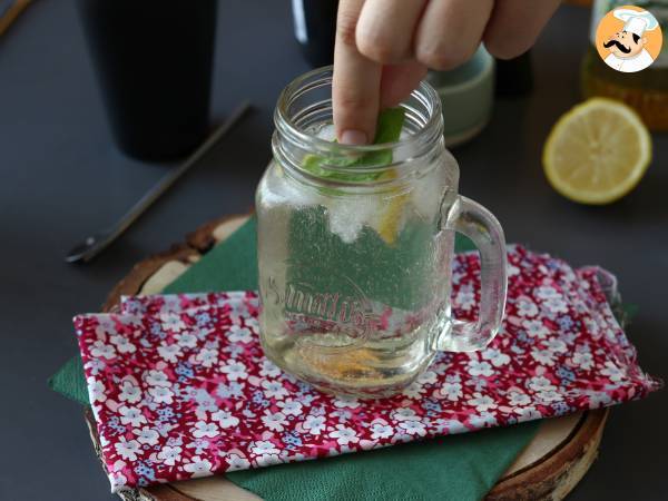 Spritz Hugo au sirop de fleur de sureau, un cocktail frais et doux - Préparation etape 4