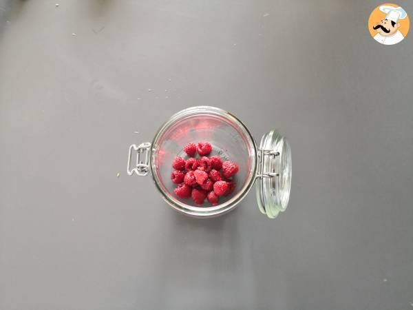 Eau aromatisée maison au citron, basilic et framboise - Préparation etape 2