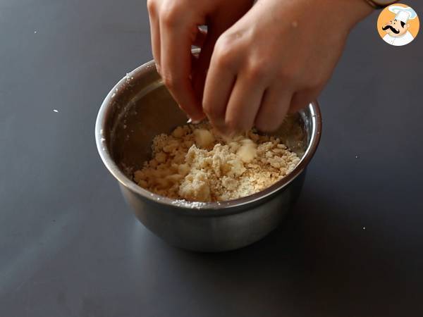 Verrines végétariennes: crème de petit pois, crumble de parmesan et crème au mascarpone - Préparation etape 1