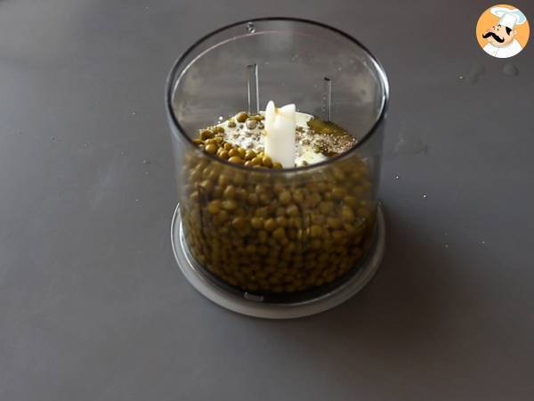 Verrines végétariennes: crème de petit pois, crumble de parmesan et crème au mascarpone - Préparation etape 3