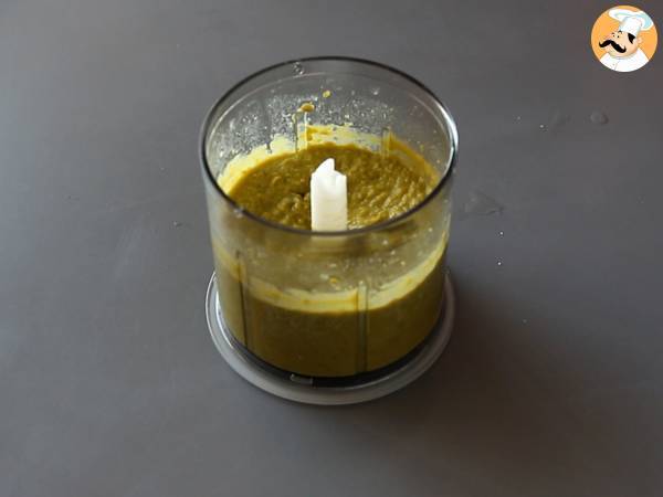 Verrines végétariennes: crème de petit pois, crumble de parmesan et crème au mascarpone - Préparation etape 4