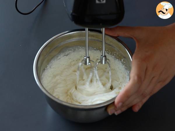 Verrines végétariennes: crème de petit pois, crumble de parmesan et crème au mascarpone - Préparation etape 6